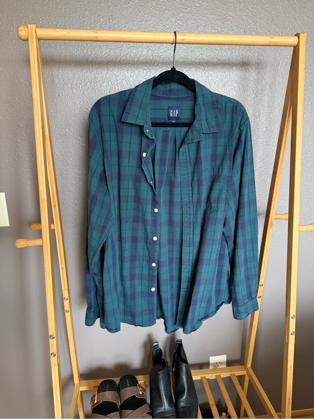 GAP Men's Green & Navy Plaid Button-Up Shirt